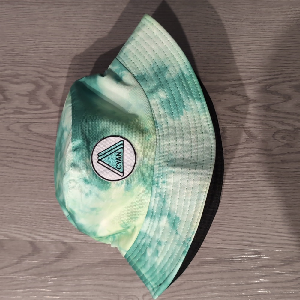 Mint Condition Cyan tye dye bucket hat size L
